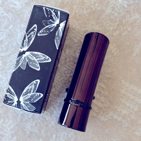 Brand New Revolution Vampire Kiss Lip Stain & Enchanted Kiss Black Lipstick - Picture 11 of 14